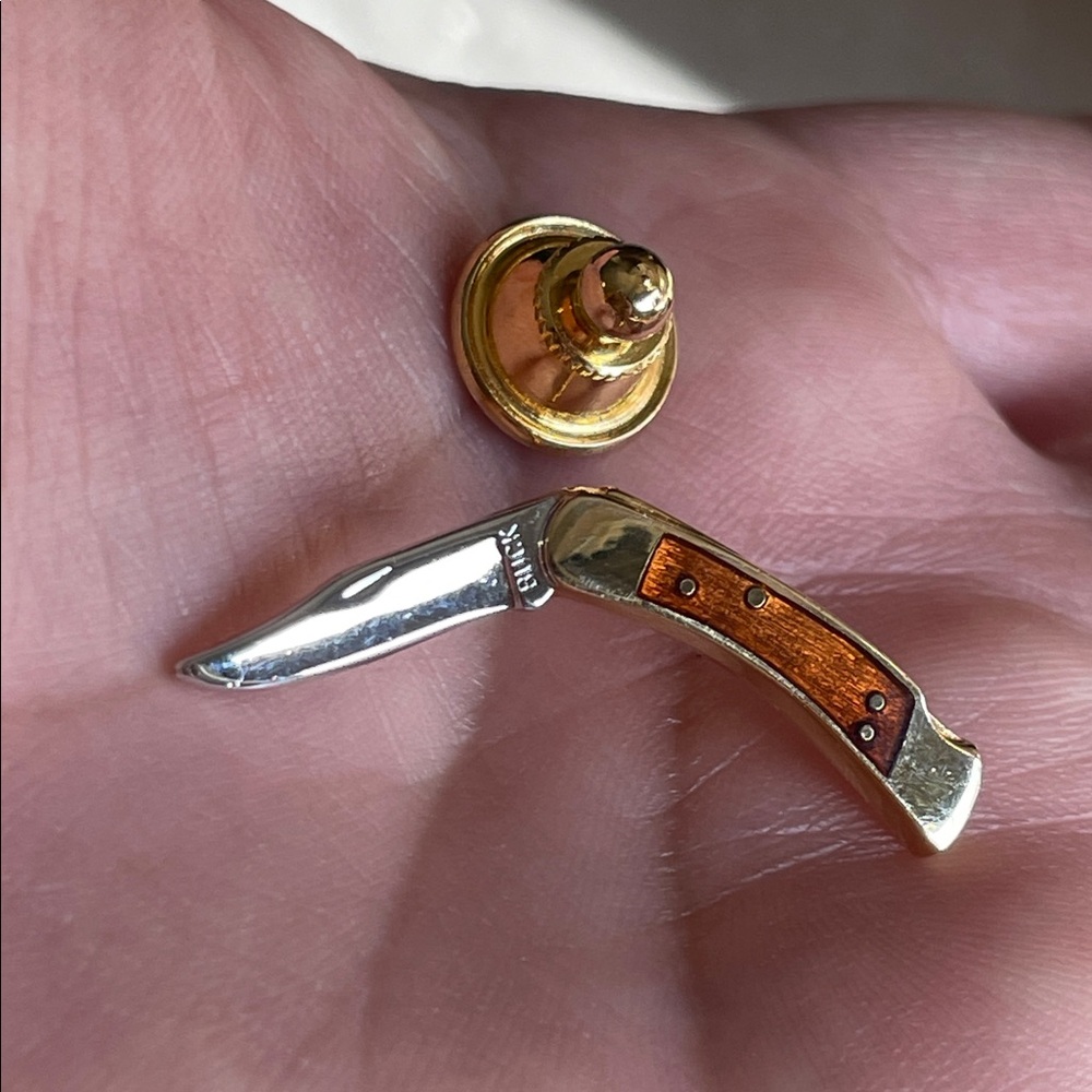 Buck Small Gold Pin Brooch Accessory - Picture 4 of 4